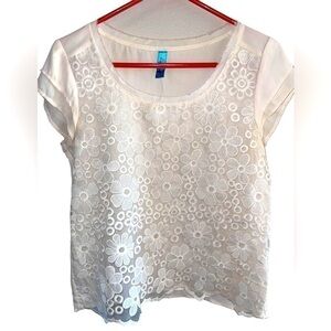 𝅺boutique PURCHASED CREAM COMOR TOP WITH FLOWER LACE OVERLAY SIZE SMALL